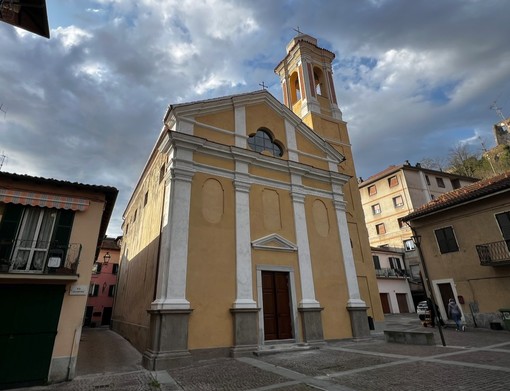 Cairo, San Sebastiano torna a splendere: installata la nuova porta d'ingresso e rimosse le transenne