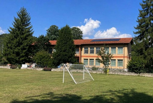 Scuola di Ferrania, ultimato l’impianto fotovoltaico: la prossima settimana parte la sostituzione dei serramenti