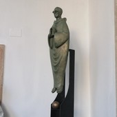 Finale, la scultura di Don Carlo trasferita definitivamente in Piazza Abbazia: la cerimonia domenica 26 maggio Finale, la scultura di Don Carlo trasferita definitivamente in Piazza Abbazia: la cerimonia domenica 26 maggio