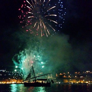 Sbarco dei Saracei di Laigueglia, un'ora di grande spettacolo accompagnata da una eclissi totale della Luna