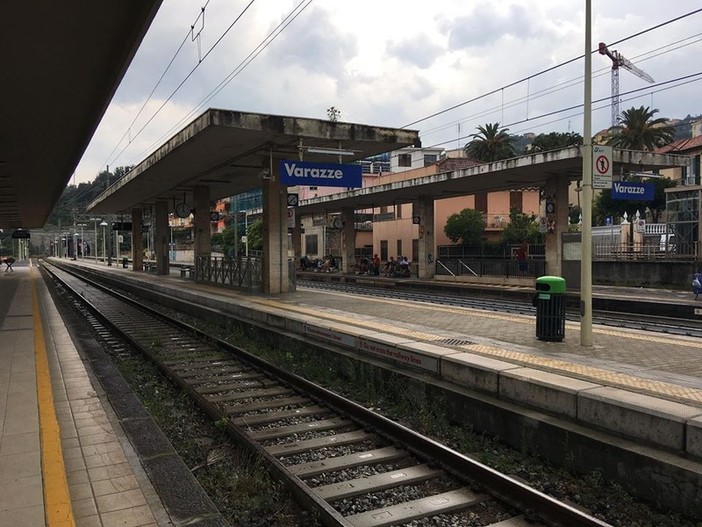 Trasporti, stazione Varazze, assessore Berrino: "Un treno ogni mezzora per Savona e Genova, restyling predisposto da RFI entro fine anno" Trasporti, stazione Varazze, assessore Berrino: "Un treno ogni mezzora per Savona e Genova, restyling predisposto da RFI entro fine anno"