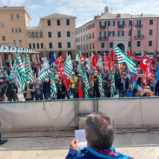 I sindacati confederali lo scorso 1 maggio, Festa del Lavoro, durante la manifestazione in Piazza Sisto a Savona