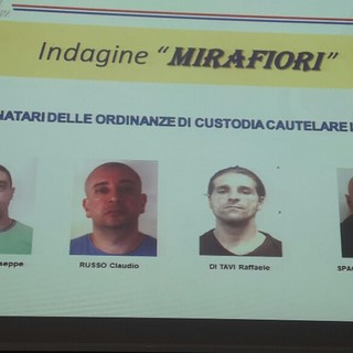 Rapinavano banche travestiti da finanzieri: malviventi individuati grazie ad una dentiera