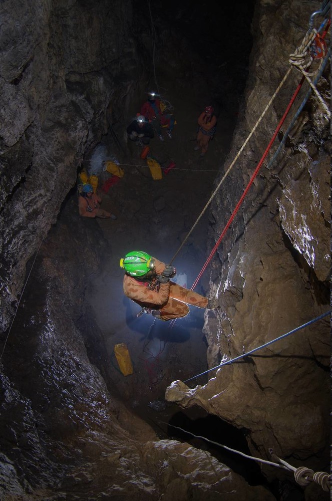 Savona: il Soccorso Speleologico Ligure e Piemontese in esercitazione congiunta nella grotta Buranco Rampiun