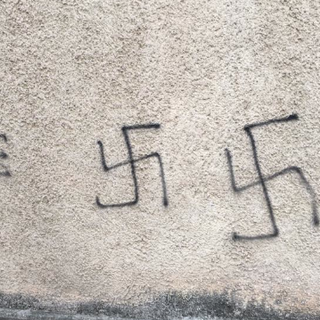 Svastiche sui muri del Ferraris Pancaldo, l'ITIS ai vandali: "Nostra cultura antifascista, state lontani dalla nostra casa, luogo dell'accoglienza" Svastiche sui muri del Ferraris Pancaldo, l'ITIS ai vandali: "Nostra cultura antifascista, state lontani dalla nostra casa, luogo dell'accoglienza"