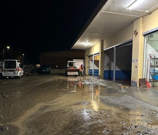 +Cairo rilancia la proposta: "Spostare la sede della Croce Bianca nel vecchio palazzetto dello sport" +Cairo rilancia la proposta: "Spostare la sede della Croce Bianca nel vecchio palazzetto dello sport"