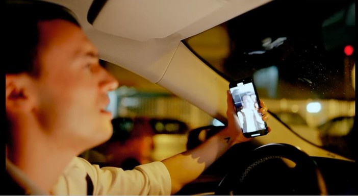 "Guida e basta", il nuovo spot dell'Anas contro l’uso del cellulare e le distrazioni al volante "Guida e basta", il nuovo spot dell'Anas contro l’uso del cellulare e le distrazioni al volante