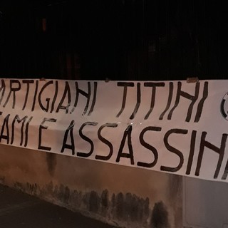 "Partigiani Titini infami e assassini": blitz di CasaPound a Loano (FOTO)