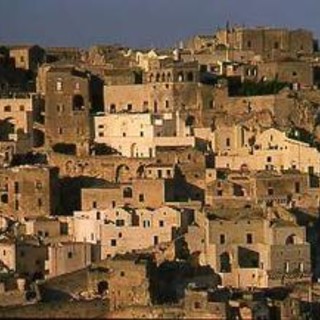 Albenga–Matera in Vespa: dalla città della fionda alla città dei … sassi