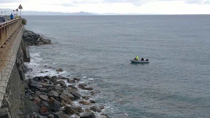 Celle, primo sopralluogo di Anas sulla crepa sotto l'Aurelia. Sindaco: "Nostro impegno continuare a tenere alta l'attenzione" (FOTO)