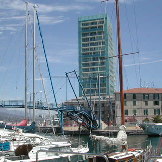 La dununcia dei Vigili del Fuoco: "Al porto di Savona cresce tutto, ma non la sicurezza"