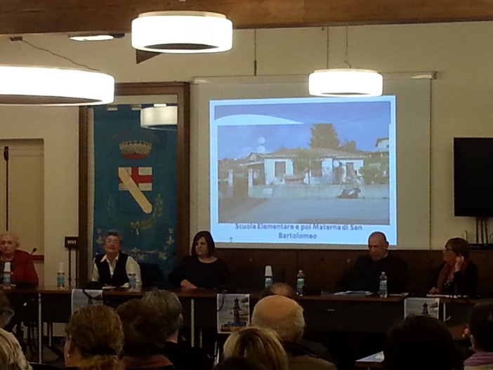 Andora, sala gremita e tanta emozione per il primo appuntamento di "Storie Andoresi" Andora, sala gremita e tanta emozione per il primo appuntamento di "Storie Andoresi"