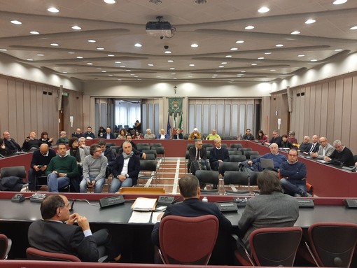 Coronavirus, sindaci in Provincia alla ricerca della linea comune. Il Prefetto: “Non ho competenze specifiche, in caso di emergenza reagire restando uniti” Coronavirus, sindaci in Provincia alla ricerca della linea comune. Il Prefetto: “Non ho competenze specifiche, in caso di emergenza reagire restando uniti”