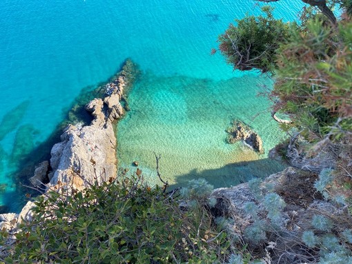 "Lo strano caso della spiaggia di Punta Crena (Varigotti)"