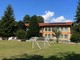 Scuola di Ferrania, ultimato l’impianto fotovoltaico: la prossima settimana parte la sostituzione dei serramenti