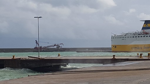Sopralluogo di Melis (M5S) al Porto di Savona e ad Albissola Marina