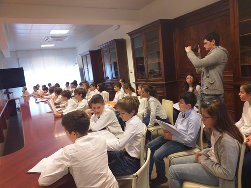 Celle, gli studenti delle scuole cantano per raccogliere fondi per il reparto Pediatria Celle, gli studenti delle scuole cantano per raccogliere fondi per il reparto Pediatria