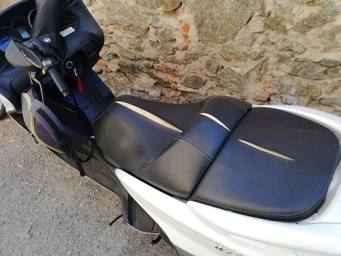 Savona, vandalizzato lo scooter del professore Roberto Nicolick Savona, vandalizzato lo scooter del professore Roberto Nicolick