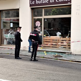 "Spaccate" notturne nei negozi di Savona: i Carabinieri identificano i responsabili