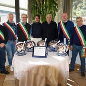 Cinque sindaci dell’entroterra ringraziano il maestro ceramista Paolo Giallombardo: donate cinque Natività