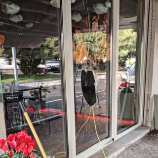 Albenga, spaccata nella notte: ladri in azione alla storica pizzeria La Dolce Vita, danni per migliaia di euro Albenga, spaccata nella notte: ladri in azione alla storica pizzeria La Dolce Vita, danni per migliaia di euro