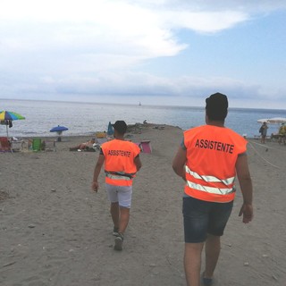 Albenga, primo weekend per il servizio di steward nelle spiagge libere Albenga, primo weekend per il servizio di steward nelle spiagge libere