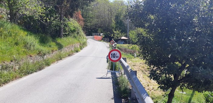 Stella, in località Mezzano strada a senso unico alternato temporaneo per lavori sulla frana