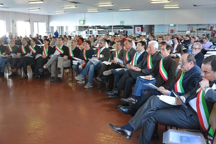 Finale Ligure: più di 50 sindaci riuniti per la Piaggio