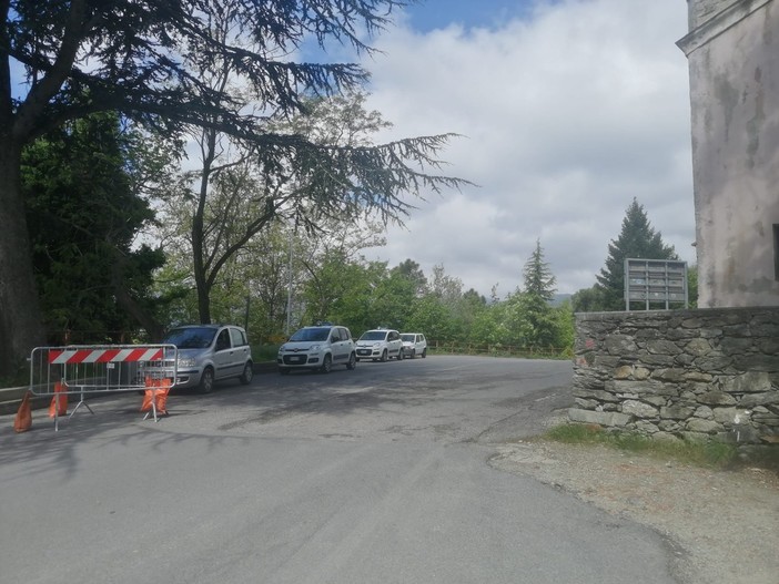 Il bivio di San Rocco a Carbuta: da lì al bivio per Ca' de Visca strada chiusa Il bivio di San Rocco a Carbuta: da lì al bivio per Ca' de Visca strada chiusa