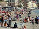 Nelle foto di Silvio Fasano i turisti nel centro e nelle spiagge alassine