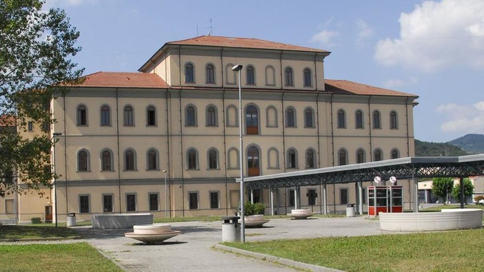 Cairo, una lapide in memoria di quattro partigiani nella scuola penitenziaria Cairo, una lapide in memoria di quattro partigiani nella scuola penitenziaria