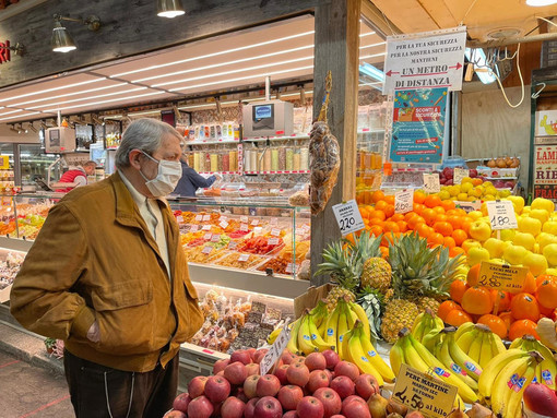 Toti: "Da oggi spesa scontata e bonus taxi per le persone anziane e più fragili: anche così li proteggiamo"