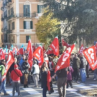 Sciopero Tpl e Generale, lavoratori e sindacati scendono in piazza a Savona: corteo e presidio dalla Provincia e dalla Prefettura (FOTO e VIDEO) Sciopero Tpl e Generale, lavoratori e sindacati scendono in piazza a Savona: corteo e presidio dalla Provincia e dalla Prefettura (FOTO e VIDEO)