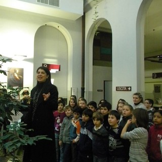Savona: fotonotizia dell'inaugurazione del presepe multietnico presso il Comune