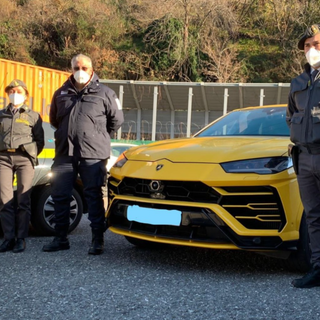 'Operazione Tuning': Guardia di Finanza e ADM sequestrano Lamborghini da 260mila euro