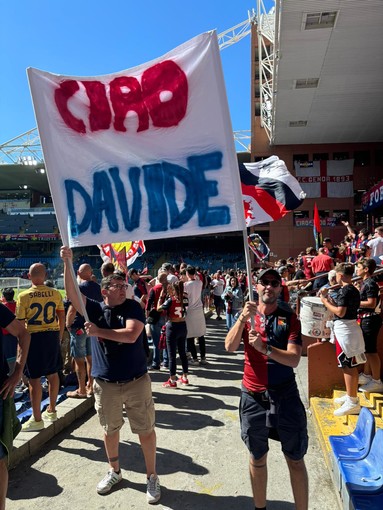 "Ciao Davide", il saluto con uno striscione nella Nord del Genoa per Meirana "Ciao Davide", il saluto con uno striscione nella Nord del Genoa per Meirana