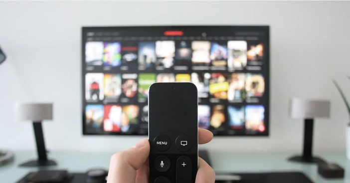 Cosa valutare quando si sceglie un servizio TV in lingua straniera in Italia