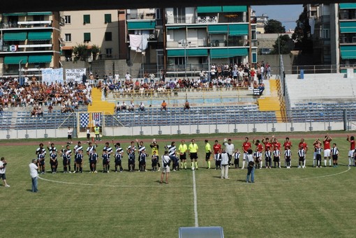 Calcio, domani al Bacigalupo sbarca la Canavese, Striscioni pronti a vincere Calcio, domani al Bacigalupo sbarca la Canavese, Striscioni pronti a vincere