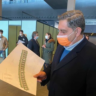 Toti: "Da lunedì parte alla Fiera l'hub vaccinale più grande della Liguria, si parte con duemila dosi al giorno" Toti: "Da lunedì parte alla Fiera l'hub vaccinale più grande della Liguria, si parte con duemila dosi al giorno"