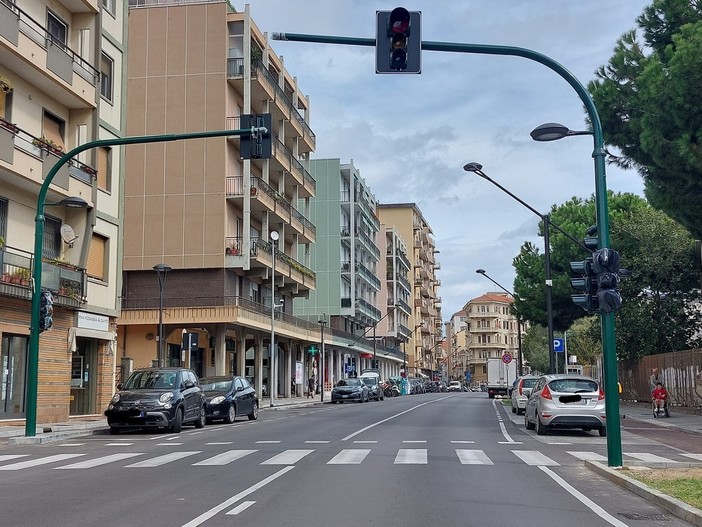 Savona, un lettore: "Com'è possibile che una città candidata a diventare capitale della cultura non riesca a ripristinare un semaforo in tempi accettabili?"