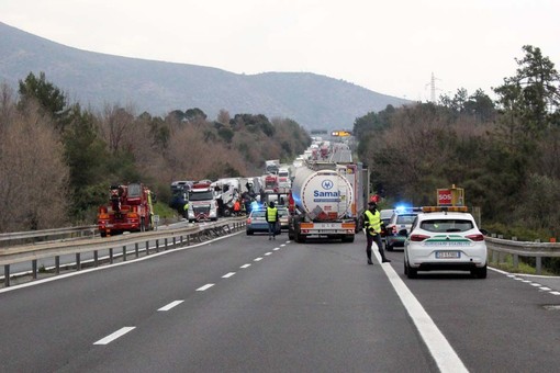 Incidente sulla A10, il comitato 'Nascere a Pietra': &quot;Infrastrutture liguri inadeguate, chiusura Punto Nascite scellerata&quot;