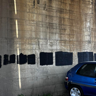 Scritta offensiva a Savona e insulto sui social: il Comune fa rimuovere la frase in via Quiliano