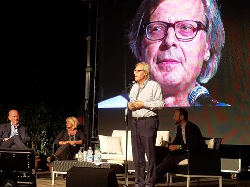 Sgarbi su Toti: "Ho dei grandi progetti per la Liguria, aspetto la sua chiamata"