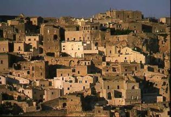 Albenga–Matera in Vespa: dalla città della fionda alla città dei … sassi Albenga–Matera in Vespa: dalla città della fionda alla città dei … sassi