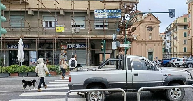 Savona, semafori in tilt da una settimana tra via Luigi Corsi e Corso Viglienzoni, affidato l'incarico per la riparazione del guasto