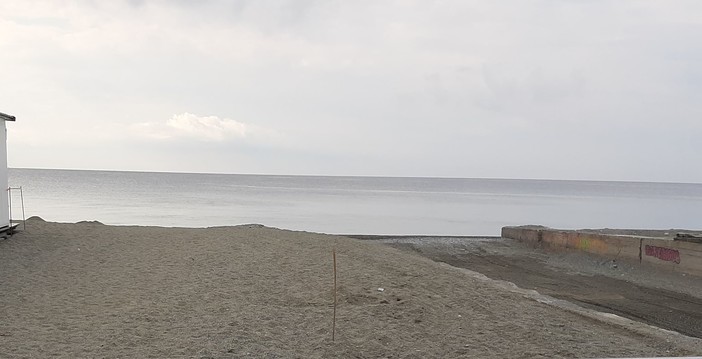 Celle, la spiaggia libera in centro sarà aperta ma solo nella parte rialzata: vietato sostare alla foce del Ghiare