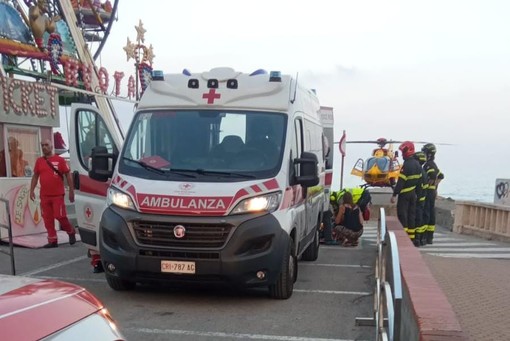 Ceriale, bambina investita da un'auto in via Indipendenza: trasportata al Gaslini in elisoccorso (FOTO e VIDEO) Ceriale, bambina investita da un'auto in via Indipendenza: trasportata al Gaslini in elisoccorso (FOTO e VIDEO)