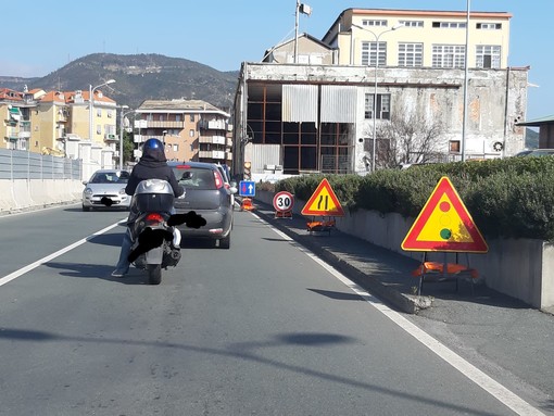 Due sensi unici alternati sull'Aurelia a Celle e Varazze: lievi disagi alla viabilità (FOTO) Due sensi unici alternati sull'Aurelia a Celle e Varazze: lievi disagi alla viabilità (FOTO)
