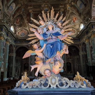 La statua di Maria Vergine Assunta in cielo (Basilica di San Nicolò, Pietra Ligure)