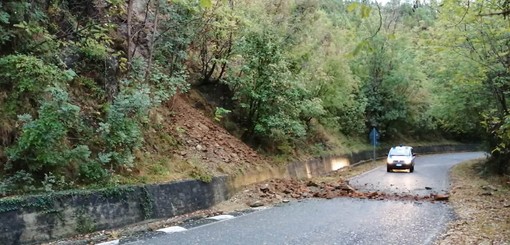Stella, tre smottamenti sulla San Martino-Gameragna: chiusa la strada (FOTO)